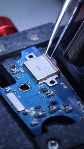 29K views · 616 reactions | Micro soldering online tutorial How to replace Samsung Galaxy S20 charging port connector #iphonerepair #phonerepair #samsungrepair #microsoldering #connector | REWA Tech | Facebook