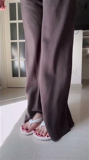 👣 Chic Flip-Flops ✨ Showing Off My Feet with a Fresh Manicure 💅☀️ #chictoes #stylishfeet #highheels