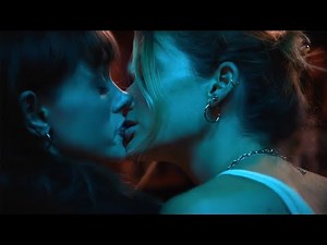 Natalia Dyer and Rachel Keller Lesbian Kiss