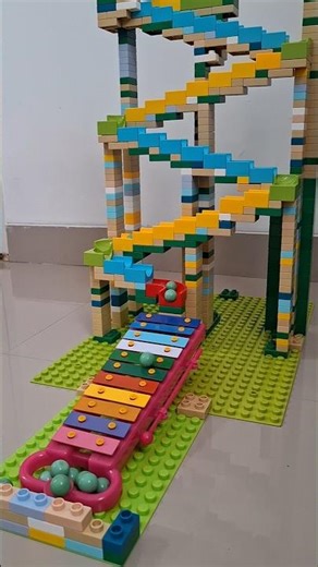 ビー玉転がし ⭐️ レゴのレール、はしご、木琴、緑色のビー玉 | Marble Run ⭐️ Lego Tracks, Ladders, Xylophone, Green Marbles