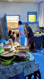 LINDOL SA DAVAO Viral ngayon sa social media ang video na ini-upload ng netizen na si Jean Gamboa kung saan makikita na naramdaman nila ang malakas na pagyanig matapos tumama ang magnitude 7.5 na lindol sa Davao Oriental ngayong Biyernes ng umaga, October 10. “Yung nag-aasikaso ka para sa birthday ng anak mo tapos ganito 🥺 Thank you Lord di niyo kami pinabayaan 🙏,” saad ni Jean sa kanyang video. (Facebook/Jean Gamboa) | Pilipino Star Ngayon Digital