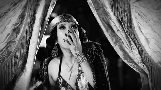 Coldplay - Magic (Official Video)