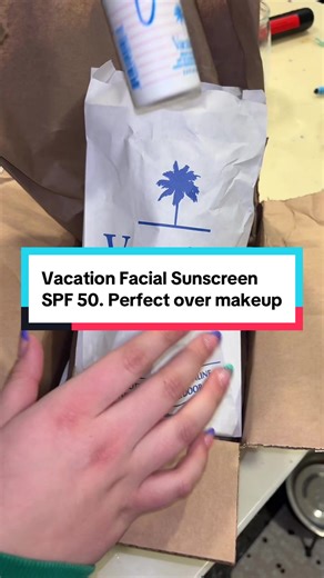 Spring Break Facial Sunscreen Mist you’ll actually use. This lightweight face sunscreen spray is perfect for spring break trips, beach days, pool days, and warm-weather vacations. No white cast, no greasy feel, and safe to use over makeup for easy SPF reapplication on the go. #facialsunscreen #sunscreenspray #travelsunscreen #vacation #springbreakessentials