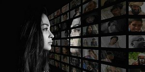 Intrapersonal Vs Interpersonal Communication (Benefits, Drawbacks, and more)