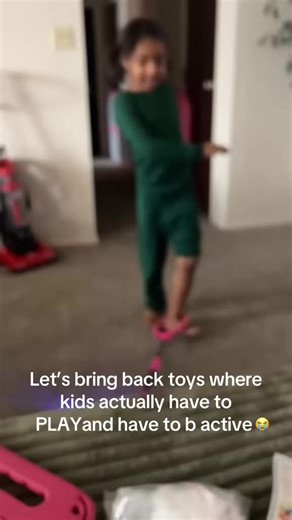 These throwback toys 😂 @Barstool Gametime (🎥:@Charlie’s mom) | toy