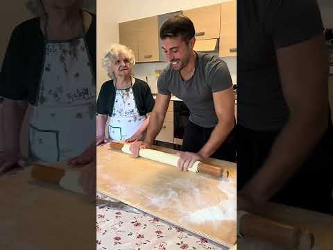 Faccio gli STROZZAPRETI con la mia nonna! Ricetta completa di questa tradizionale pasta italiana!