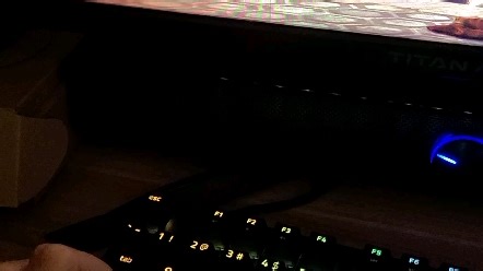 赛博朋克2077为按键盘就返回电脑桌面，有大佬遇到吗