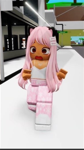 i saved the old grandma from the falling box😼🦸🏻‍♀️#robloxshorts #roblox