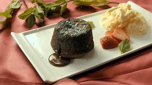 Cómo hacer volcán de chocolate en 15 minutos - Comedera - Recetas, tips y consejos para comer mejor.