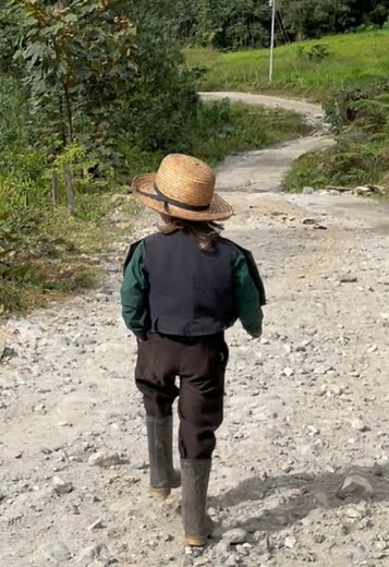 Walking Out: Beautiful Day Off-Grid in the Andes