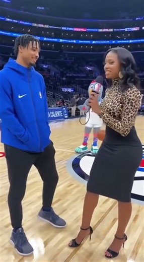 NBA reporter slips and falls during the postgame interview 😮