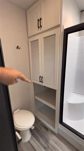 13K views · 131 reactions | 2026 Bungalow 401FLTS | Destination RV | 3 Minute Sneak Peek #Jayco | The RV Hunter | Facebook