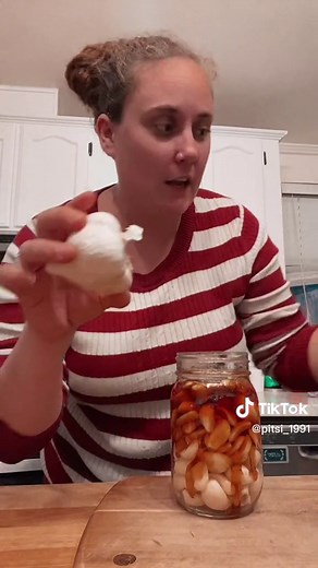 Let me help spare you a trip to the doctor for a cough or sore throat when you can feel better at home! 🍯 🧄 #homeopathic #foodismedicine #healthyliving #momtok