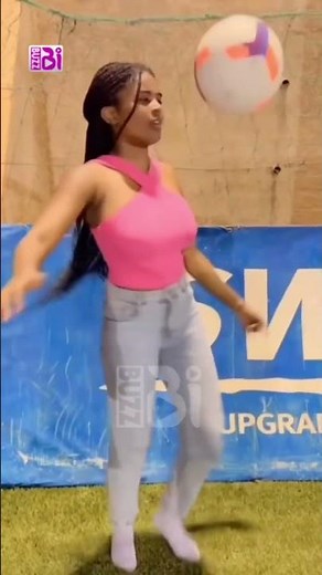 Gini (Série Virginie) en mode Football ⚽️ freestyle