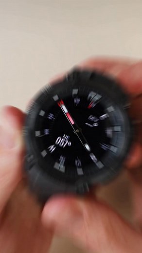 Instinct Crossover AMOLED is an analogue smartwatch with a bright display, LED flashlight, 24/7 health monitoring, and up to 14 days of battery life. | Garmin Australia