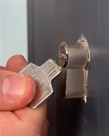 Broken Key Stuck Fix | Magic Hands Creations