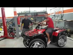 Quadriciclo com rodas aro 20" e escapamento esportivo
