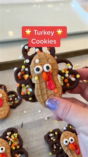 Comment RECIPE and I'll send you the printable recipe and tips for making these cute turkey treats! 🦃 | Play Party Plan