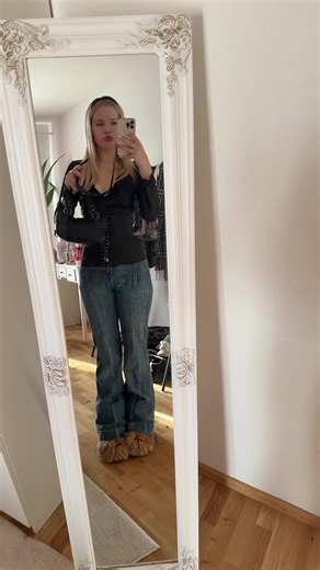 Y2K Fashion: Embrace the 2000s Style Revolution