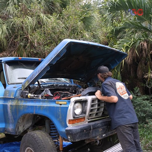 Previously on VGG, a guy flew to Florida to check out this 1978 Ford Bronco. It had been burned and locked up. I did get the 460 to bark off - but now it's time to see if it will make the 1,000 mile road trip back to Tennessee. #VGG #roadworthyrescues #vicegripgarage #bronco | Vice Grip Garage