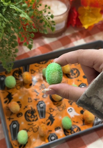 Spooky Sour Frozen Grapes Recipe: Easy Halloween Snack 👻