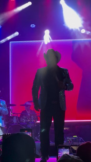 51K views · 862 reactions | Nos despedimos con esta bella canción  feliz noche familia, los tqm  | El Trono de Mexico | Facebook