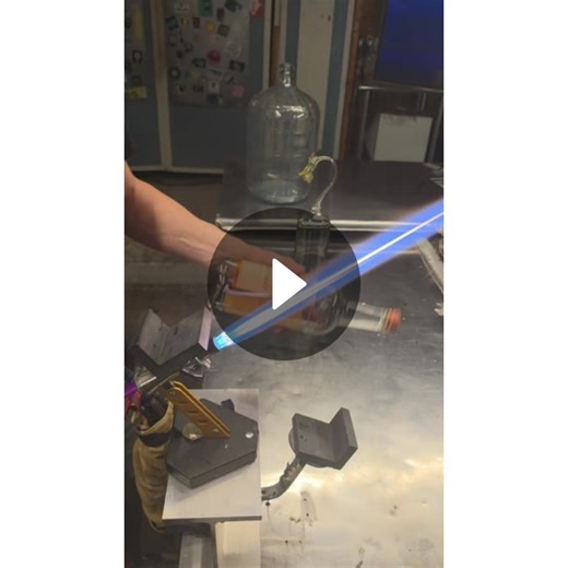 19.2K likes, 102 comments, and 679 shares | Gluten FREE💥🔥 Swordfish Glass SCULPTURE 🫠🤗💥🔥 #spotlight #trend #fyp #viral #satisfying #video | 🔥🔥Essenar🔥🔥 (@essenarglass) | Posted May 15, 2026 | Spotlight
