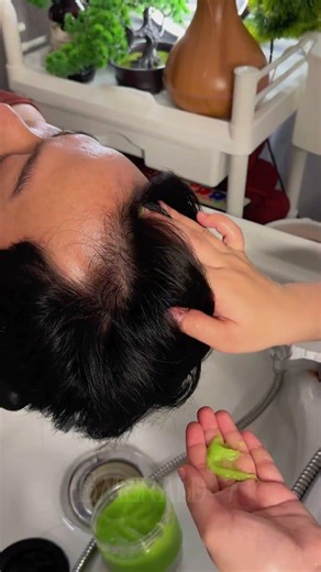 Scalp Exfoliation – A small step our spa highly recommends.#emeraldspa #shortsviral #shorts