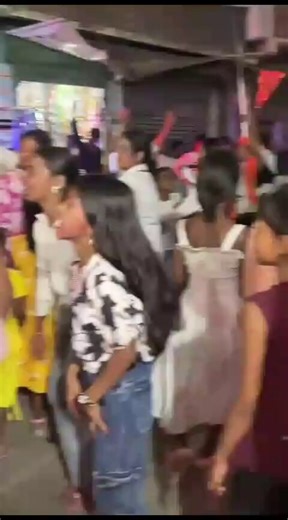 A signboard in the background tells you that this is West Bengal. I grew up in WB during peak CPM days & amidst many things I didn’t like, but today’s cultural deracination is abominable. And, the political party in power cannot always scream ‘outsider’ to evade responsibility!