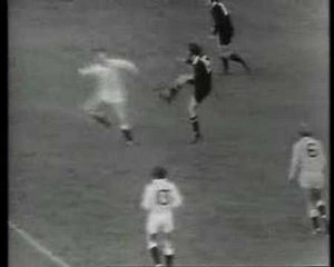 Stack Stevens Try v New Zealand 1973