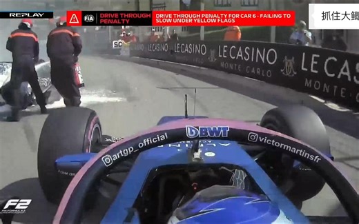 F2赛场险现惨案，赛车险些高速撞上赛道马修