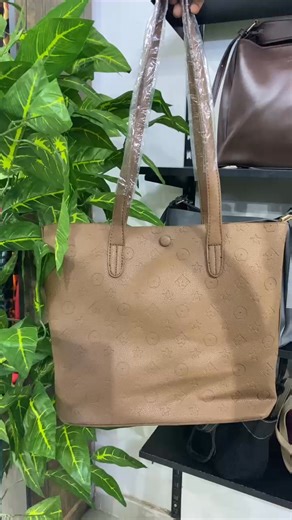 شنط كوااالتي كواااالتي لعاشقات التميز عندنا وبسسسس #موقعنا شارع الوادي تقاطع الابراج عمارة الابراج للموبايلات والفضه الطابق التاني 0124367413 | Solara store