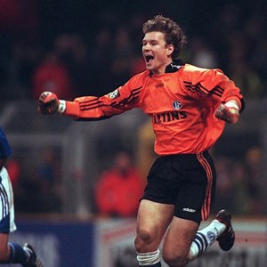 674K views · 11K reactions | Imagine scoring a last minute equaliser in a derby against your team's biggest rival. Now imagine if you were also a goalkeeper. Jens Lehmann did exactly that in the 1997 Bundesliga Revierderby for FC Schalke 04. One of football's ultimate fairytales. ⚽️  | COPA90 | Facebook