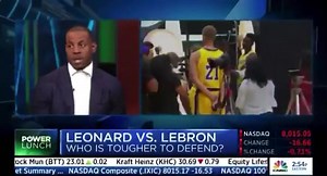Le POST salé du Samedi 🧂🧂🧂🧂🧂😂😂 Pourquoi Kobe Bryant était plus difficile à défendre selon Iguodala ? 🔹 Un arsenal offensif ultra-varié et imprévisible Kobe Bryant possédait un répertoire de mouvements offensifs infini, inspiré de Michael Jordan. Son jeu de jambes, sa capacité à enchaîner les dribbles et ses feintes lui permettaient d’être totalement imprévisible. Un défenseur ne pouvait jamais anticiper si Kobe allait partir en fadeaway, attaquer le cercle, ou utiliser un spin move. 🔹 L