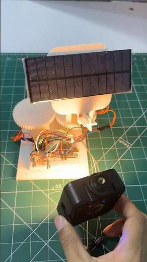 Solar tracker with arduino and servo motor