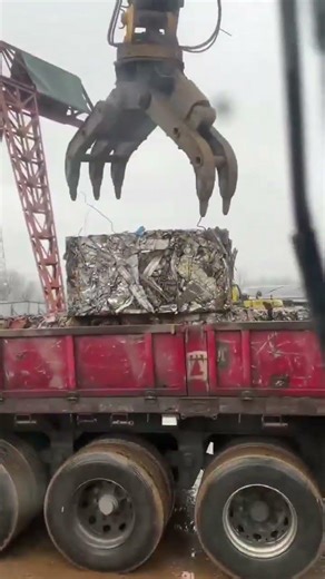 Steel grabber: A helpful tool for scrap steel and iron recycling