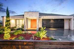 Sold House 9 Colonial Way, Pakenham VIC 3810 - May 20, 2022