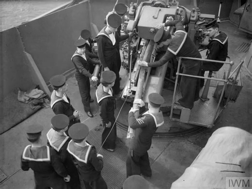 3.4K views · 33 reactions | Royal Navy Crew Operating a 15-inch Mark I Naval Gun During World War II” #RoyalNavy #NavalGun #15InchMkI #WW2History #NavalWarfare #Warship #HistoricalPhotography | Navy History | Facebook