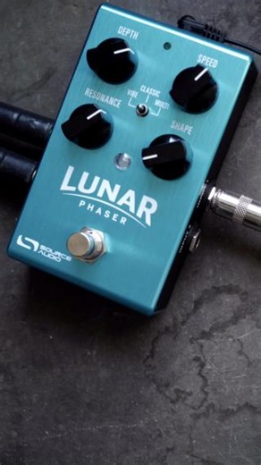 A fun feature on the Lunar Phaser is the Shape knob which allows you to morph the LFO shape from Sine to Square to Sawtooth. Lunar info in the bio link. Nice riffs in this clip from Lyle Brewer. #sourceaudio #stereophaser #phaserpedal | Source Audio