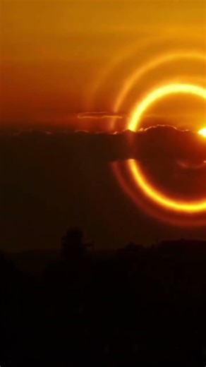 The sun suddenly pulsates with rhythmic, glowing neon light rings.#shorts #sunset #trendingshorts