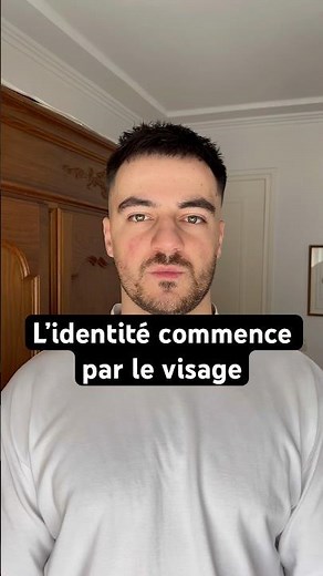 Une coupe de cheveux et de barbe qui change tout.
