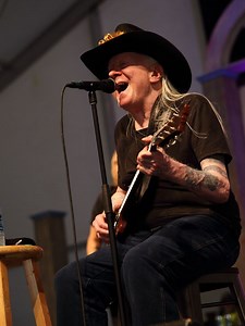 Blues legend Johnny Winter dies in Switzerland