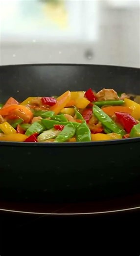 How Induction Cooktops Work ⚡ | 3D Explained in 15 Seconds