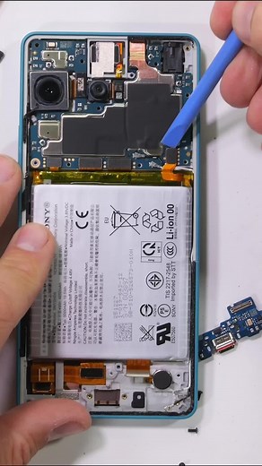 Sony Xperia 10 Mark 7 teardown: Is it still alive after repairs?