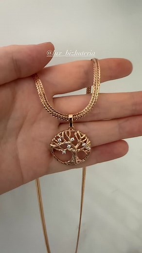 Elegant Tree Pendant Gold Necklace Close-Up