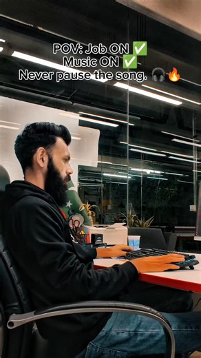 SCARPIAN🎶 on Instagram: "POV: Job ON ✔️ Music ON ✔️ Never pause the song. 🎧🔥 #scarpianrapper #hiphop #awaaraparinda #trending #rapsong"