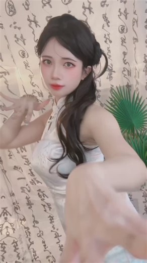 MoMo小魔 Cosplay on Instagram: "太久没有拍了！结果拍了超久www 新年当然要来跳一下呀www 😳✨ 看来大家也被这首歌洗脑了😋这样我继续www #casualstyle #sexy #casualoutfit #casualmalaysia #hotmodel #summer #momokoxoxo #casualbook #casualstyle"