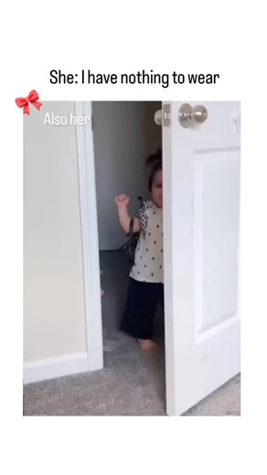 memes98 on Instagram‎: "در سواحل انزونزی، موجودی را در ساحل کشف کرد که محلی‌ها آن را «ماهی زامبی» نامیدند. جالب اینجاست که این ماهی کاملا فاقد اندام‌های داخلی است، اما همچنان حرکت می‌کند و حتی شنا می‌کند، که سوال واقعی و منطقی را به وجود می‌آورد: چگونه چنین چیزی ممکن است؟ زیست‌شناسان می‌گویند احتمالا درون این ماهی انگل‌هایی وجود دارد که قادرند حرکات آن را حتی پس از مرگ کنترل کنند. اما این پدیده به ندرت در حشرات دیده می‌شود و در ماهی‌ها برای اولین بار است. و اگر این گونه‌ای ناشناخته برای علم باشد