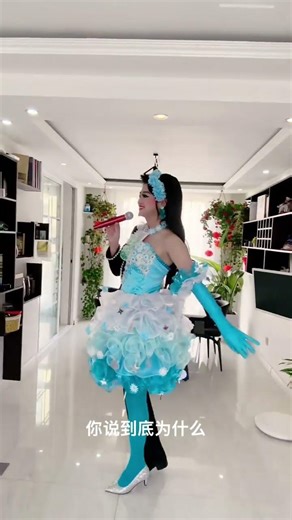 Can one person really sing both male and female parts? Watch till the end.