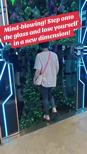 Glass-floor VR experience review: immersive glass-floor virtual reality